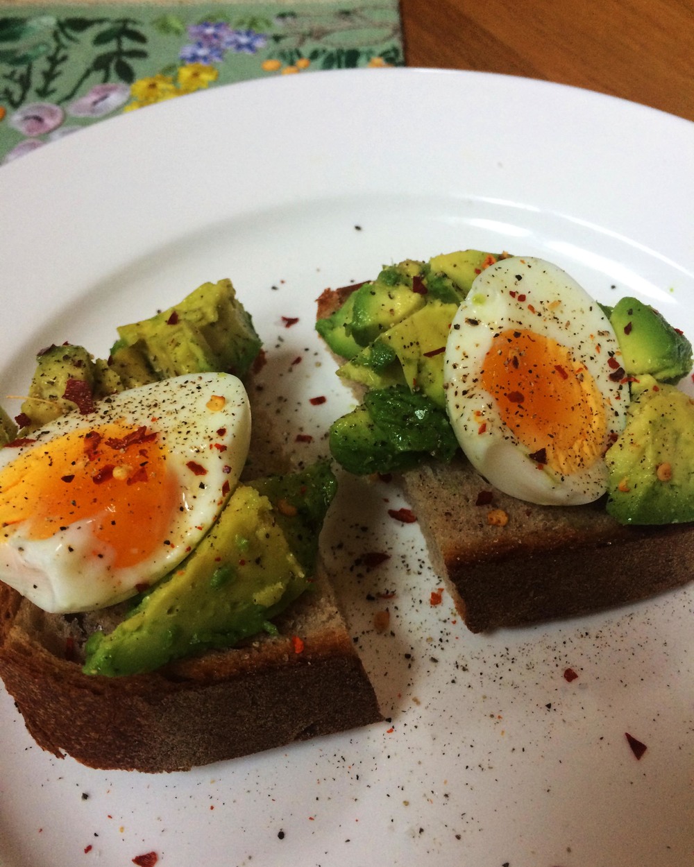avocado-egg-toast