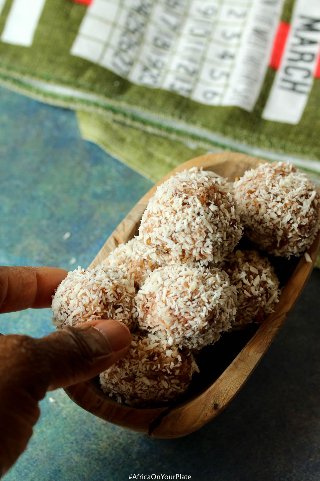 coconut-fig-candy-balls-dessert