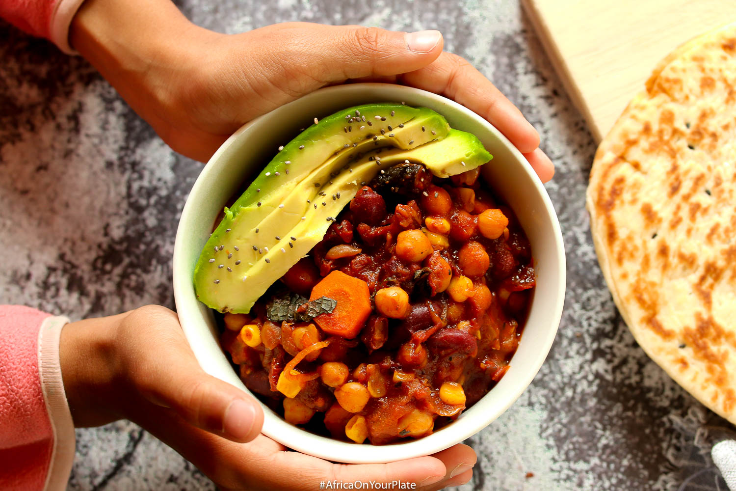 This vegan chili recipe is hearty, and filling. With a mix of chickpeas (garbanzo beans), beans, sweet corn, and Ethiopian spices, this vegan African chili is easy to make, bursting with flavours and nutrients and a secret umami ingredient.